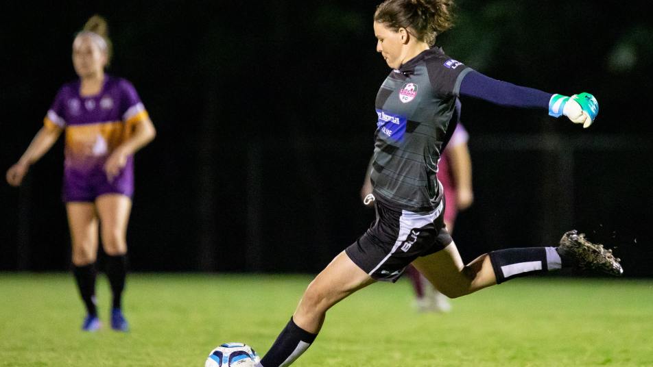 Keeley Richards in action for Logan Lightning