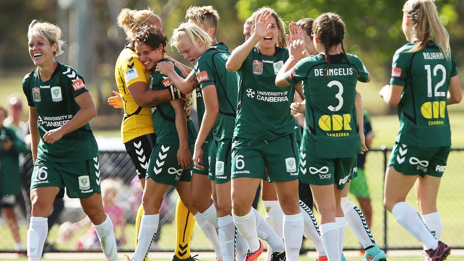 Canberra United huddle